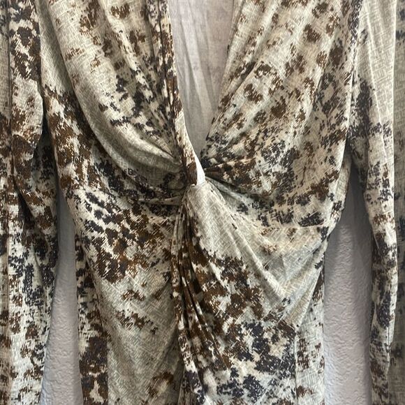 Cabi 675 Glamour Tee Animal Print Long Sleeve Knit Twist Blouse Size Large - Picture 3 of 8